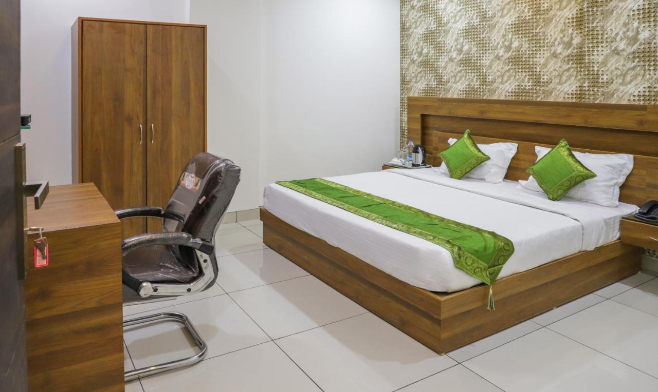 Treebo Trip Kapil Royalista Hotel Ludhiana Eksteriør billede
