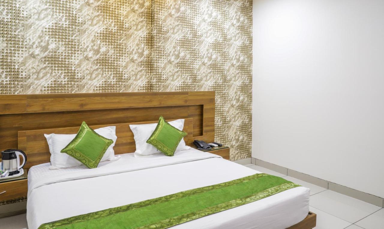 Treebo Trip Kapil Royalista Hotel Ludhiana Eksteriør billede