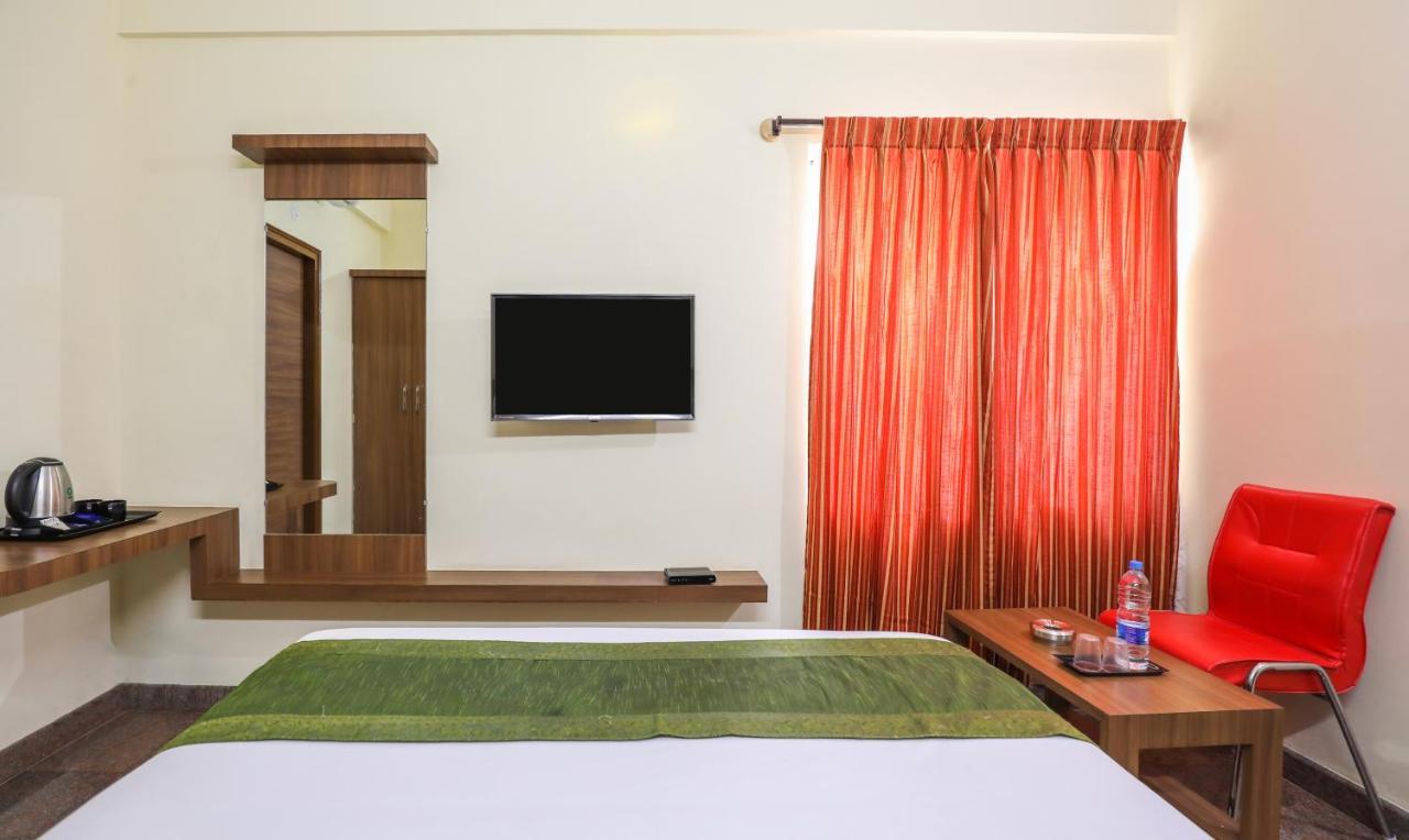 Treebo Trip Kapil Royalista Hotel Ludhiana Eksteriør billede
